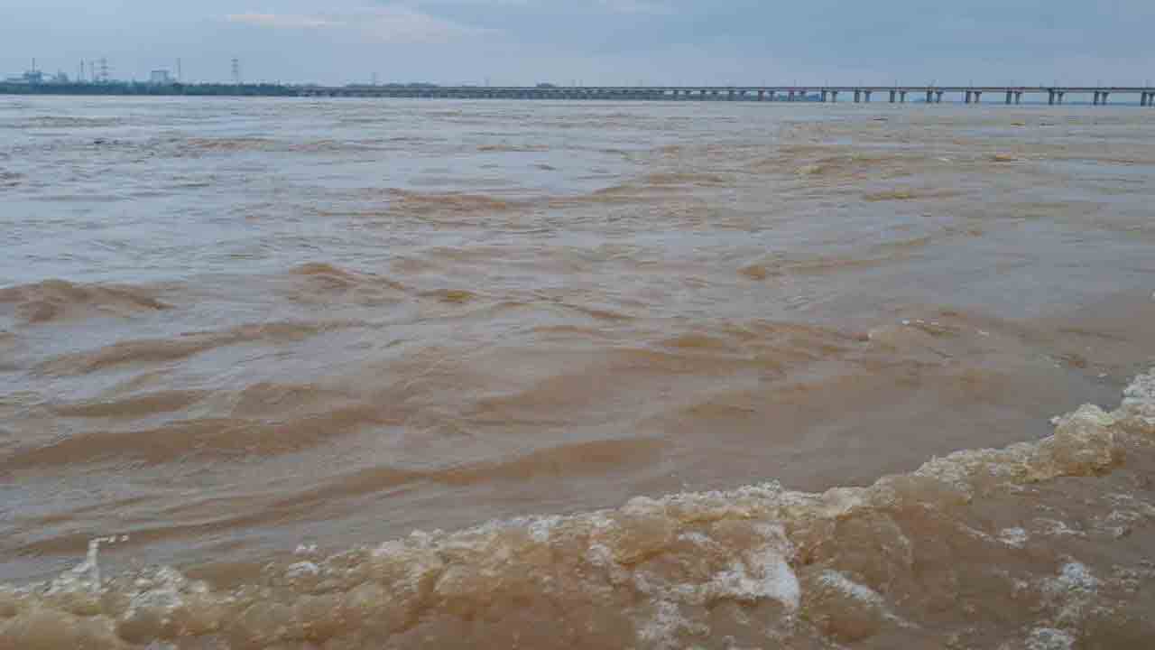 గోదావరి ఉగ్రరూపం