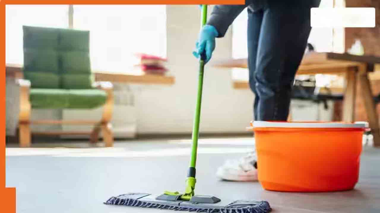 Viral news | అతడి ఆదాయం ఏడాదికి రూ.2 కోట్లు.. అయినా బిల్డింగులో ఫ్లోర్‌ క్లీనర్‌గా పని