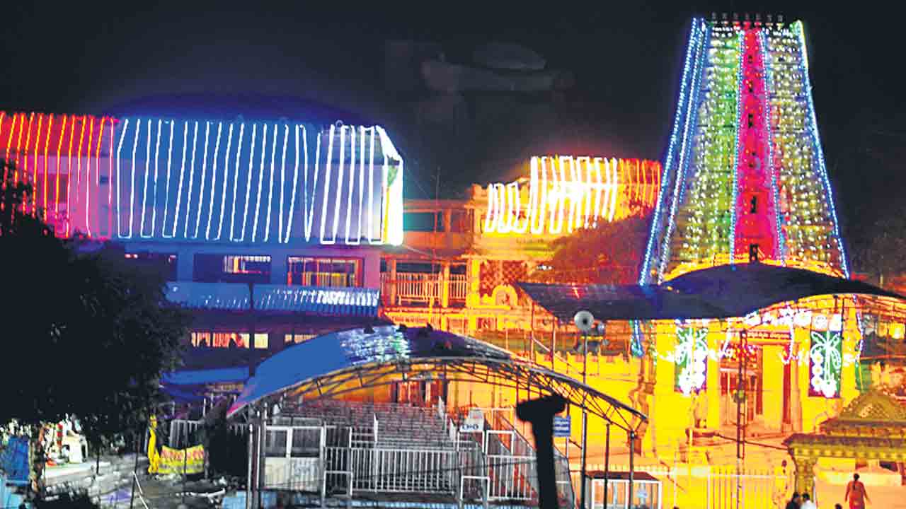 కొమురవెల్లిలో సిబ్బంది కొరత