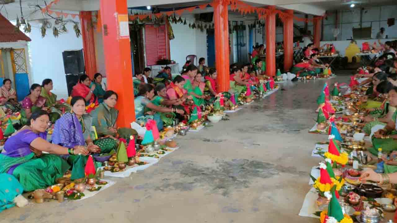 Kumkumarchana | తాండూర్‌లో కుభేర లక్ష్మి సహస్ర కుంకుమార్చన పూజలు