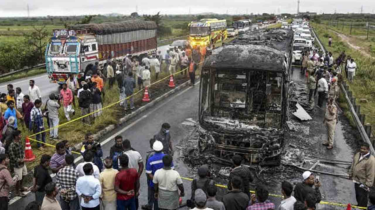 Kurnool bus accident | కర్నూలు బస్సు ప్రమాదంలో 18 మంది మృతదేహాలు అప్పగింత