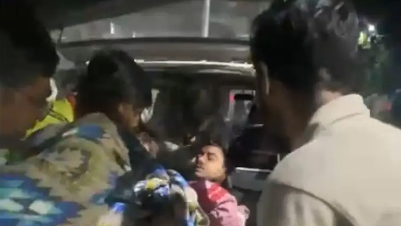 Law Student | మెడికల్ షాప్ నిర్వాహకుడితో గొడవ.. న్యాయ విద్యార్థి కడుపులో పొడిచి, చేతి వేళ్లు కోసేశారు..