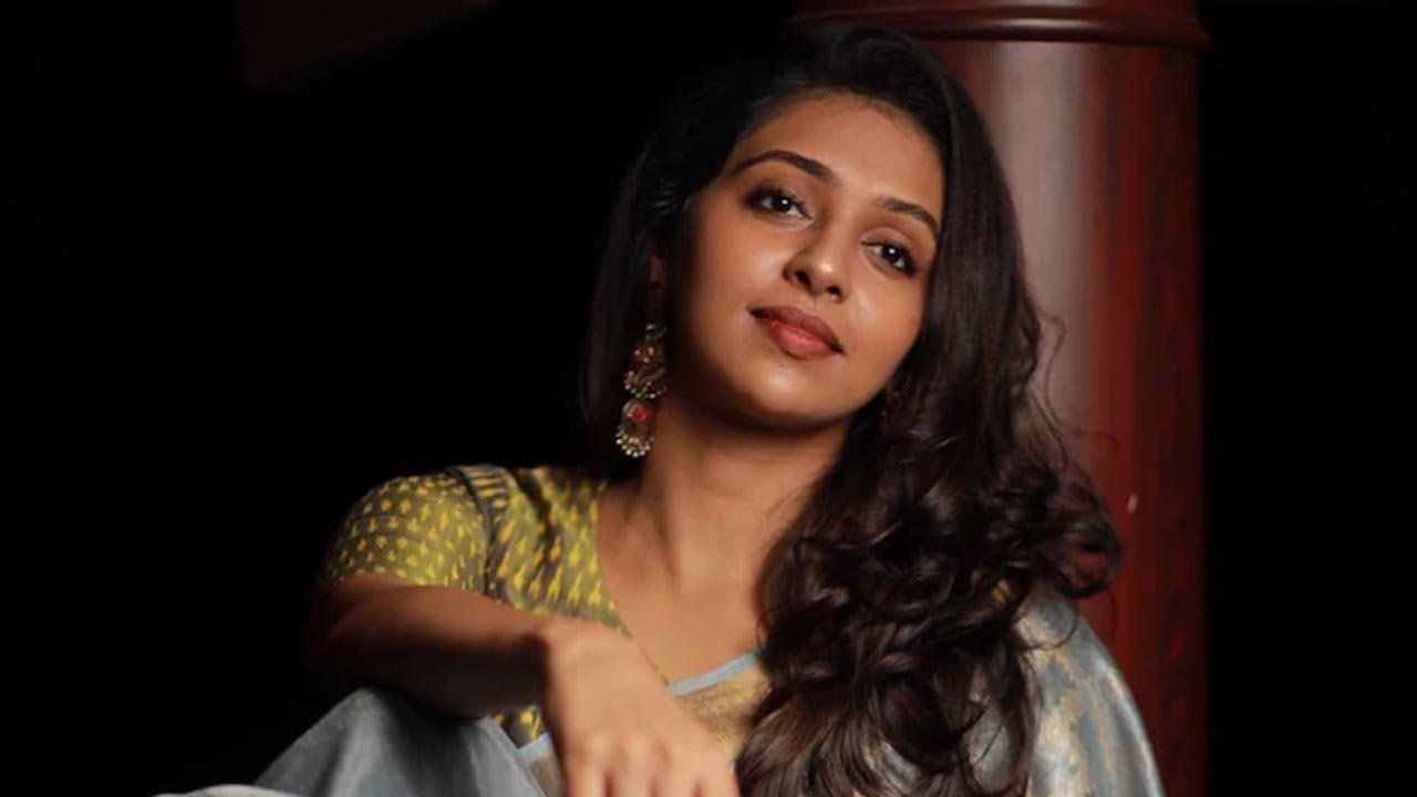 Lakshmi R Menon | మలయాళ నటికి ఊరట.. ముందస్తు బెయిల్‌ మంజూరు చేసిన కేరళ హైకోర్టు