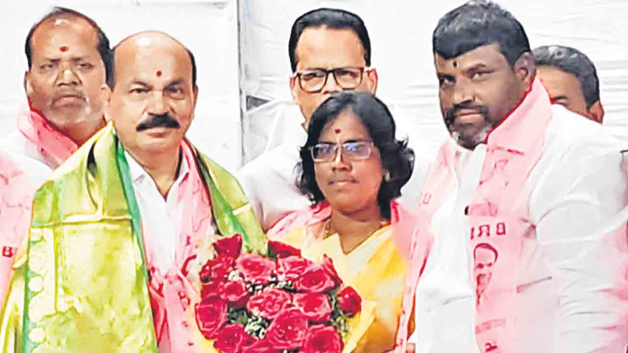 కాంగ్రెస్‌ పార్టీని బొందపెట్టాలి