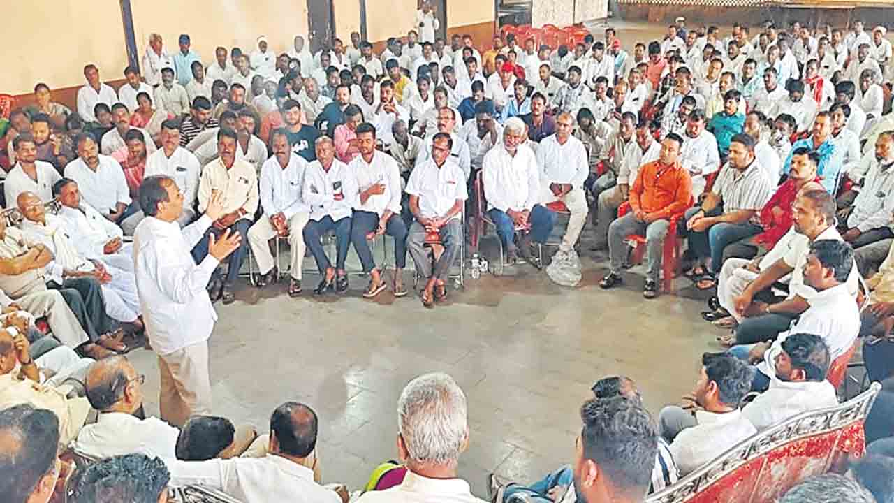 కాంగ్రెస్‌కు గుణపాఠం చెప్పాలి