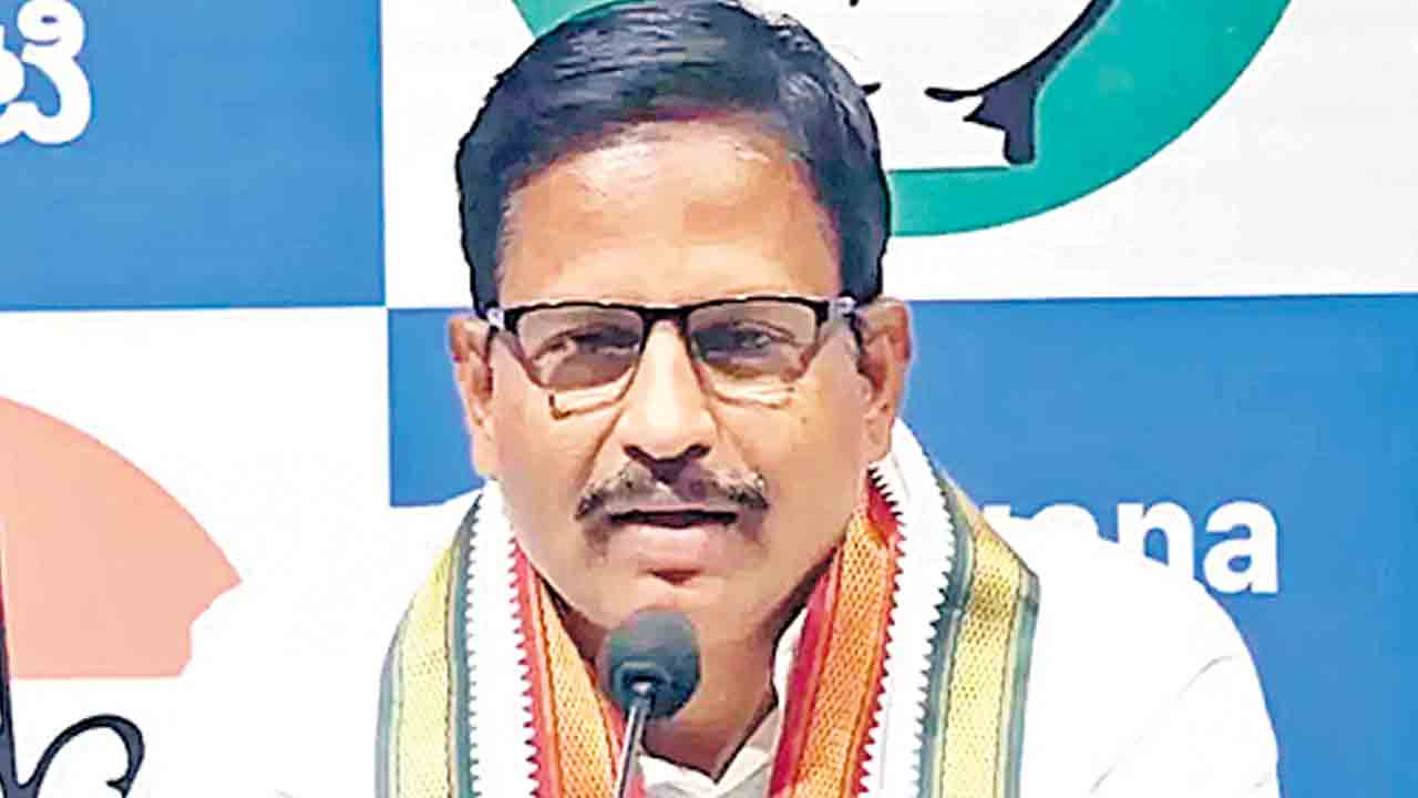 పెండ్లిళ్లు, సావులకే పల్లెలకు పోతున్నం