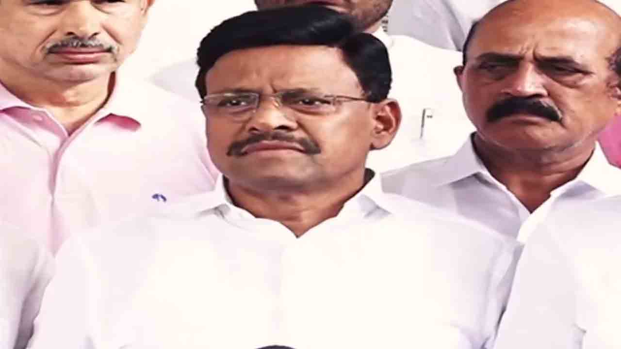 MLC Thatha Madhu | ‘మీరు చనిపోతే మీ భార్యలు ఏడవరా’.. మంత్రులు తుమ్మల, పొన్నంపై ఎమ్మెల్సీ తాతా మధు ఫైర్