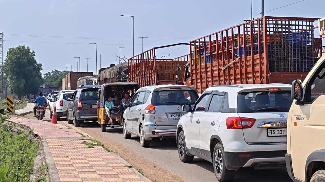 హైవేపై ట్రాఫికర్‌