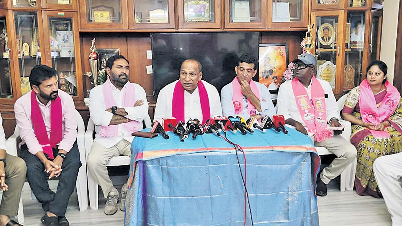 రూ.1రెండేళ్లలో 161 మంది ఆటోడ్రెవర్ల ఆత్మహత్యలు