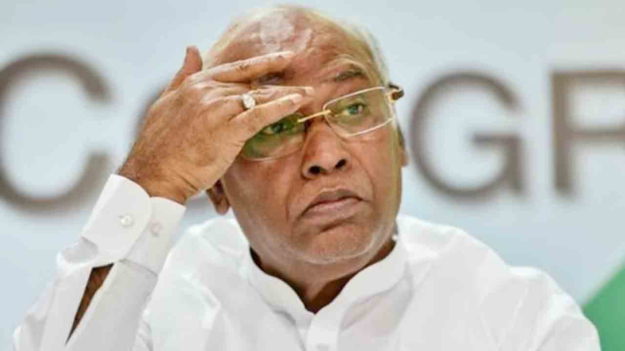 Mallikarjun Kharge | తెలంగాణలో కాంగ్రెస్ మళ్లీ అధికారంలోకి రావడం అసంభవం.. బాంబు పేల్చిన ఖర్గే
