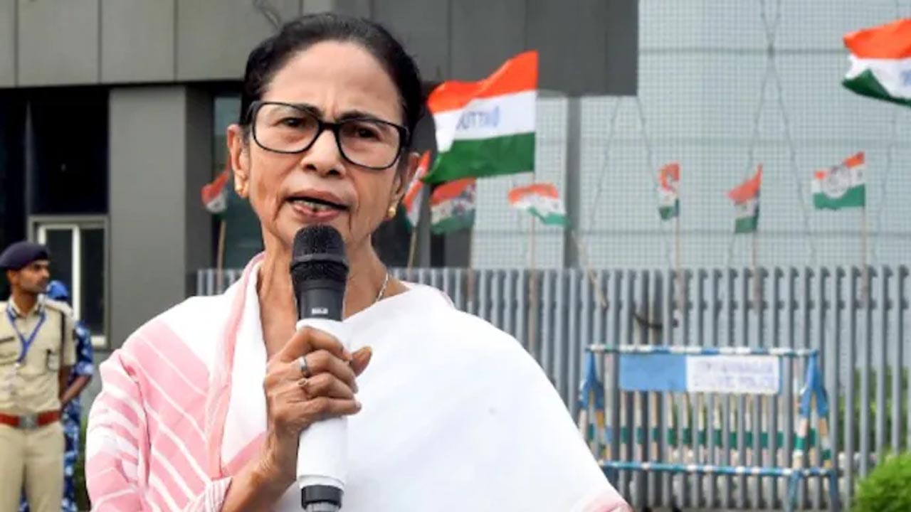 Mamata Banerjee | రాత్రిపూట బాలికలను బయటకు వెళ్లనివ్వకూడదు.. దుర్గాపూర్‌ ఘటనపై మమతా బెనర్జీ వ్యాఖ్యలు..!