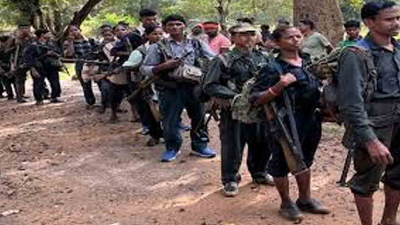 ఛత్తీస్గఢ్లో 21 మంది మావోయిస్టుల లొంగుబాటు