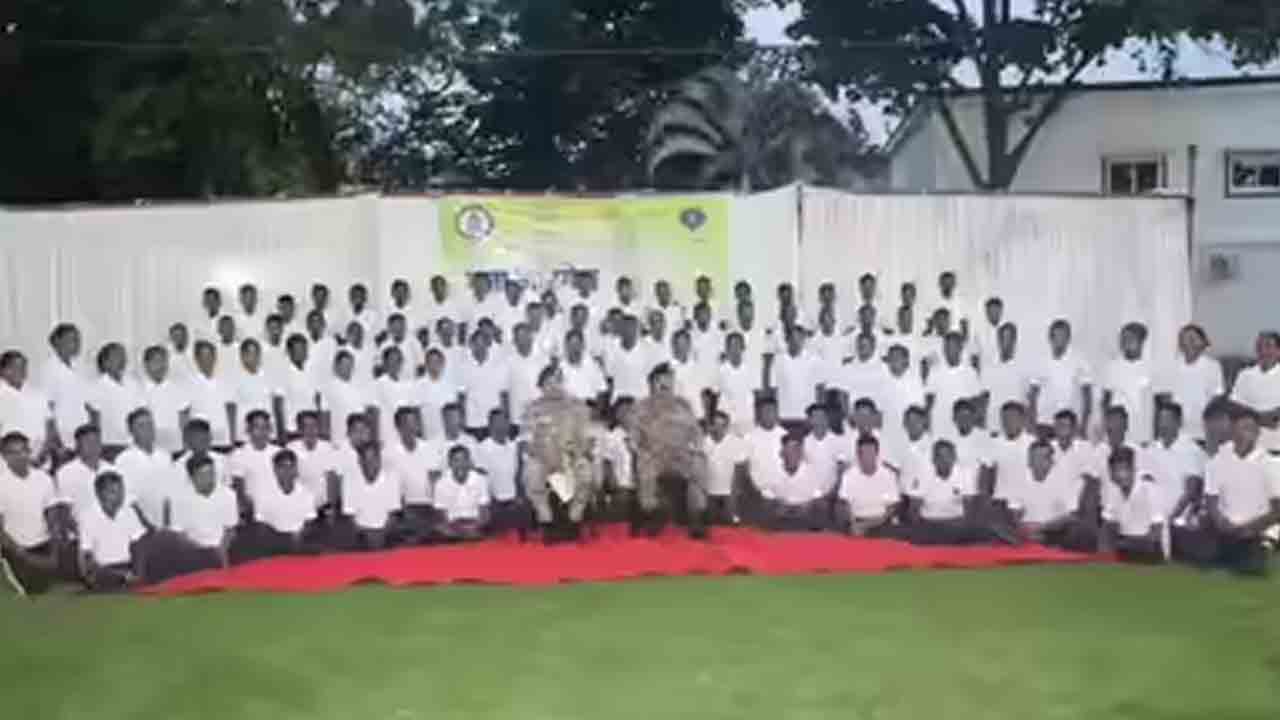 103 మంది మావోయిస్టుల లొంగుబాటు