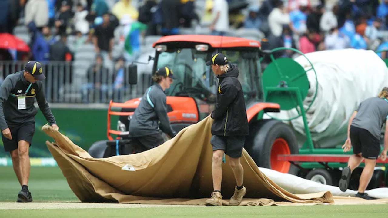 IND vs AUS | ఆస్ట్రేలియా-భారత్‌ మ్యాచ్‌కు మూడోసారి వర్షం ఆటంకం.. 46 పరుగులకే 4 వికెట్లు కోల్పోయి కష్టాల్లో టీమిండియా..!