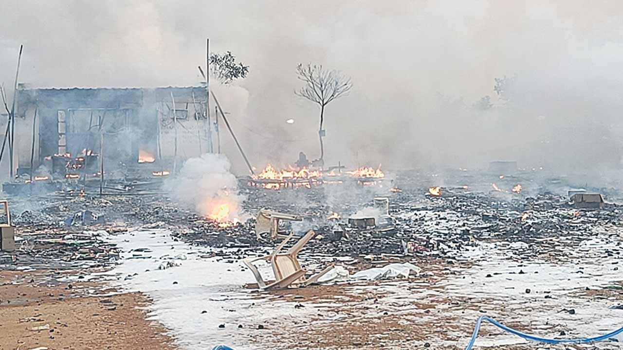 పటాకుల గోదాంలో అగ్నిప్రమాదం