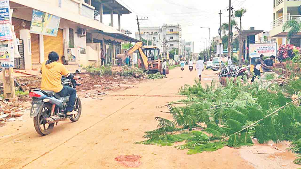 ఆక్రమణల తొలగింపు
