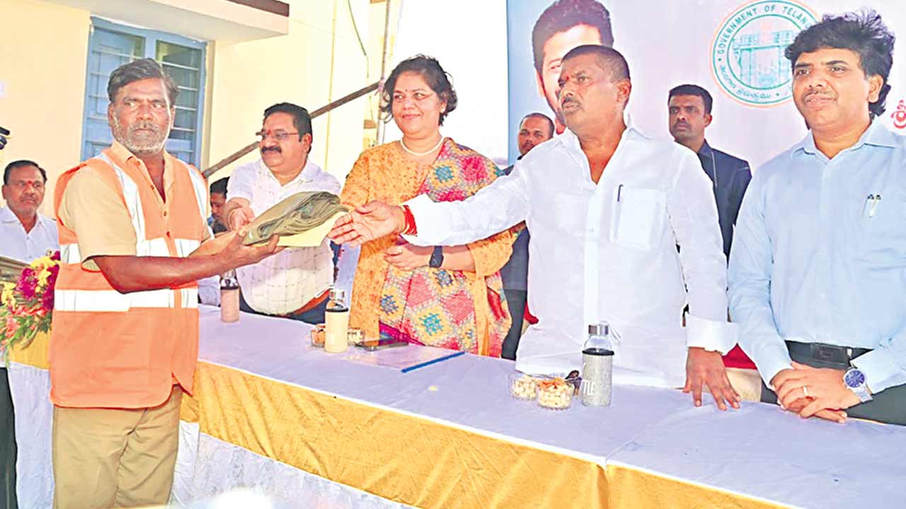 పౌరసేవల్లో జవాబుదారితనం పెంచుతాం