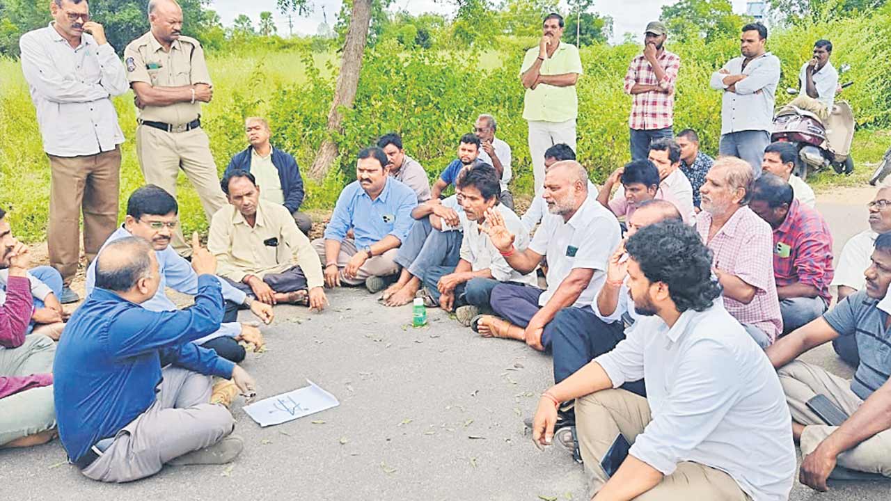 భూములు తీసుకుంటే చావే శరణ్యం