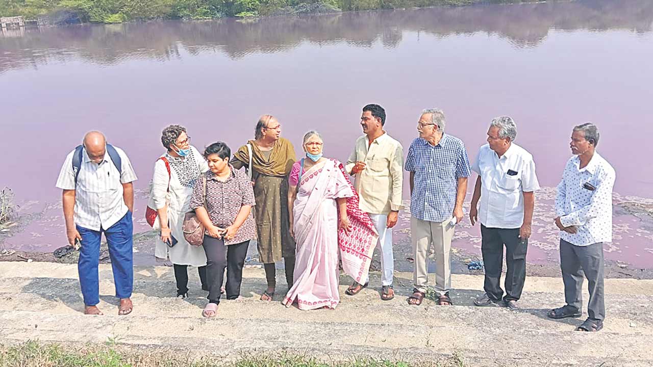 పరిశ్రమల కాలుష్యంపై ఐక్యంగా పోరాడాలి