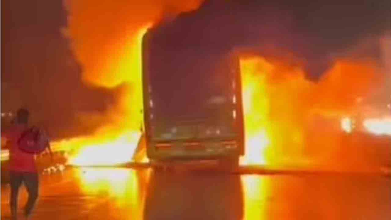 Kurnool Bus Fire Effect | కర్నూలు బస్ దుర్ఘటన ఎఫెక్ట్.. ఏపీలో విస్తృతంగా ప్రైవేట్ బస్సుల తనిఖీలు