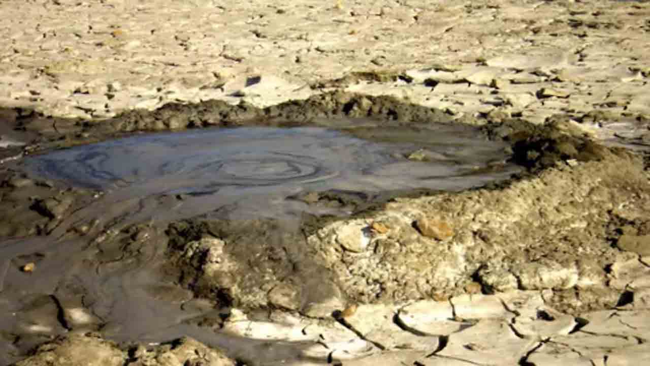Mud Volcano Erupts |  20 ఏళ్ల తర్వాత బద్దలైన.. భారత్‌లోని ఏకైక మట్టి అగ్నిపర్వతం
