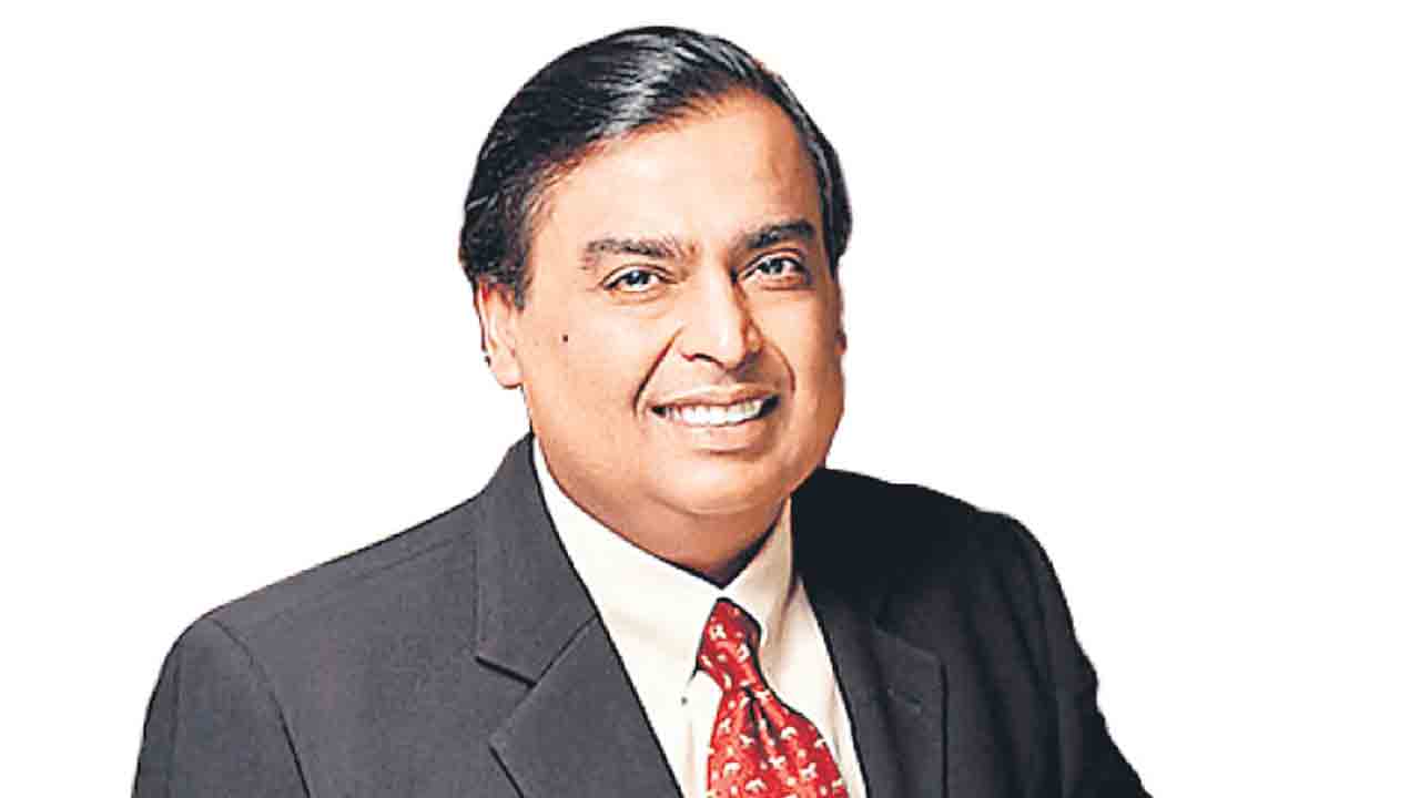 దేశీయ శ్రీమంతుడు ముకేశ్‌.. 105 బిలియన్‌ డాలర్ల సంపదతో: ఫోర్బ్స్‌ మ్యాగజైన్‌ వెల్లడి