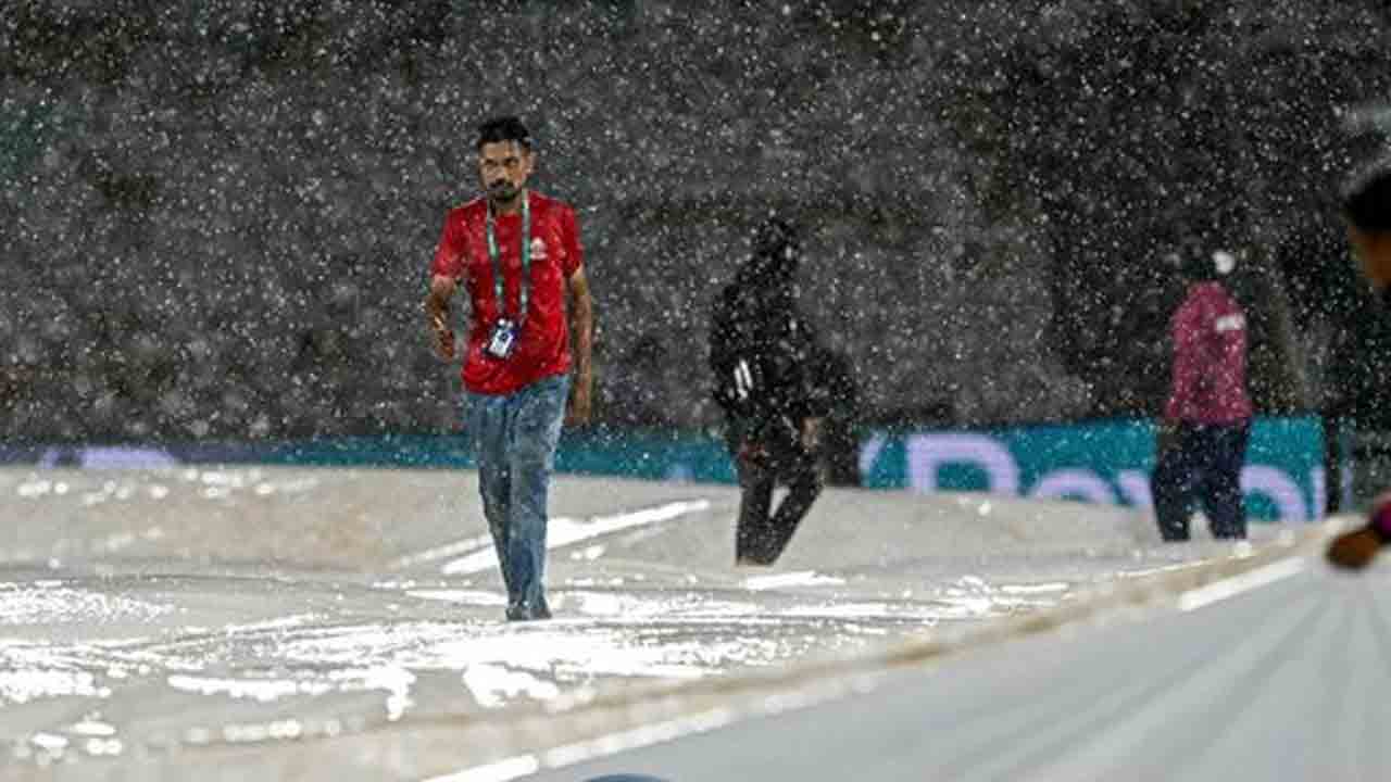 INDW vs NZW | వర్షం ఆగిపోయింది.. 49 ఓవర్ల మ్యాచ్‌కు‌ అంగీకరించిన కెప్టెన్లు..!