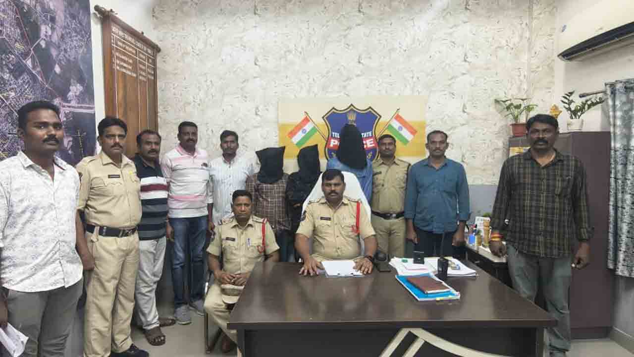 Attest | పది నెలల తరువాత హత్యాయత్నం కేసును చేధించిన పోలీసులు.. ముగ్గురు అరెస్ట్‌