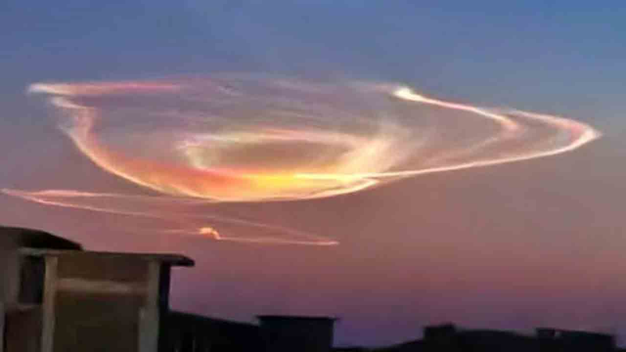 Mysterious lights | పాక్ ఆకాశంలో వింత వెలుగులు.. నెట్టింట చర్చ