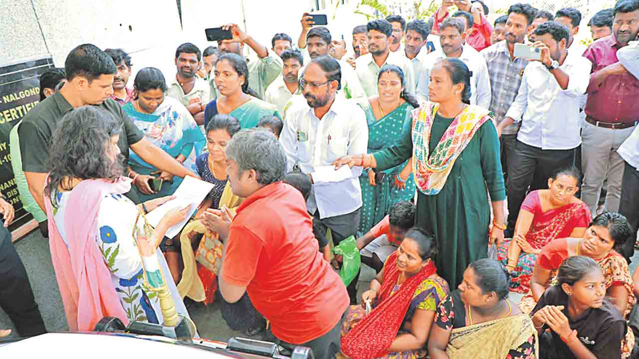 నల్లగొండ కలెక్టర్‌ ఘెరావ్‌!