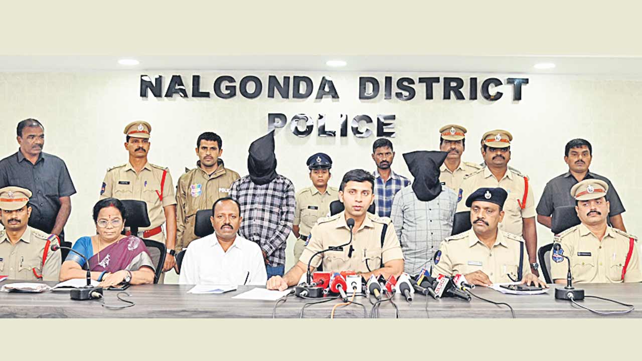 శిశువులను విక్రయిస్తున్న వ్యక్తుల అరెస్టు