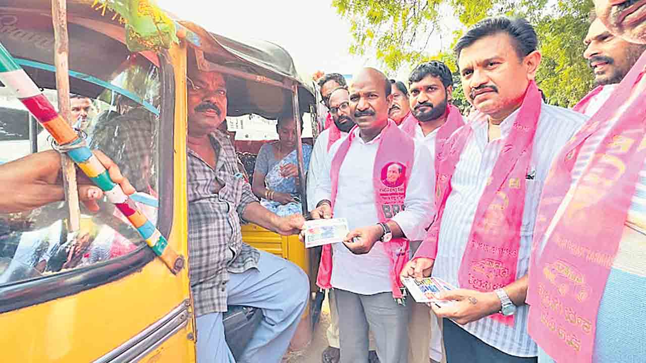 గడపగడపకూ కాంగ్రెస్‌ బాకీ కార్డులు తీసుకెళ్లాలి!