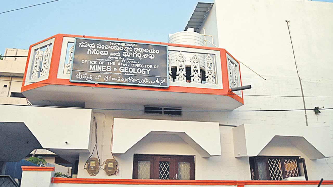 ఆయన రూటే సపరేటు!