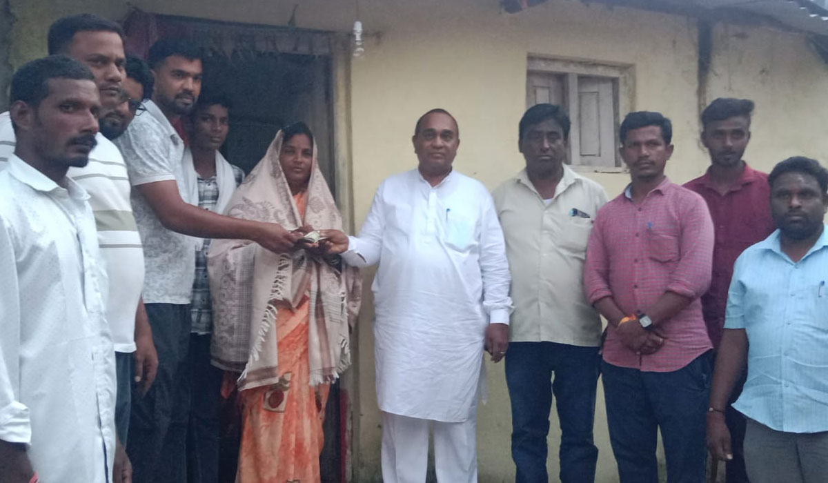 Financial assistance | పోతంగల్ లో బాధిత కుటుంబానికి ఆర్థిక సాయం అందజేత