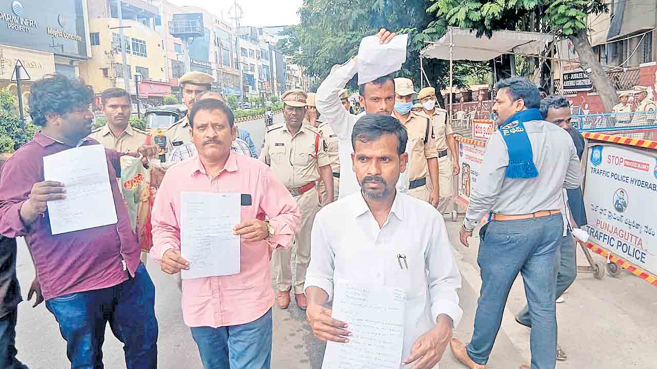 130 మంది నామినేషన్లు రిజెక్ట్‌.. జూబ్లీహిల్స్‌లో 81 మంది అభ్యర్థులకే ఆమోదం