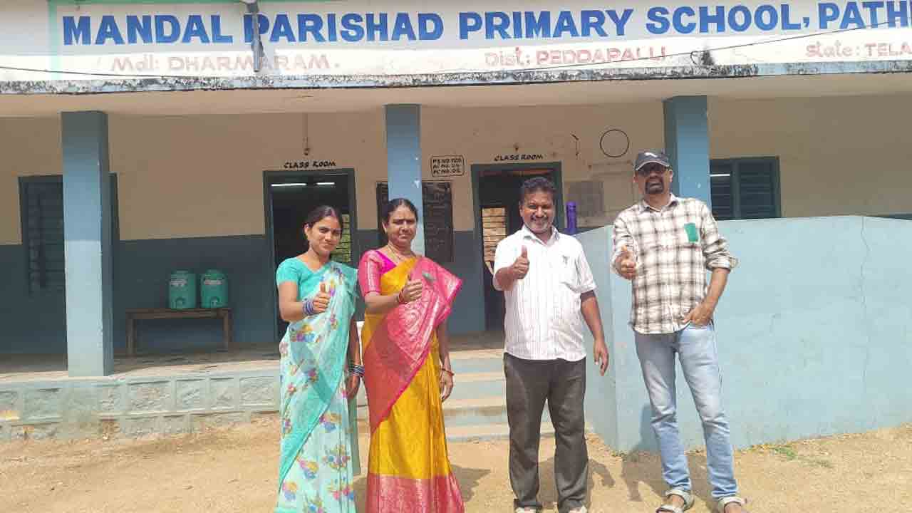 Teachers | గ్రీన్ బ్యాడ్జ్ ధ‌రించి విధుల్లో ఉపాధ్యాయులు