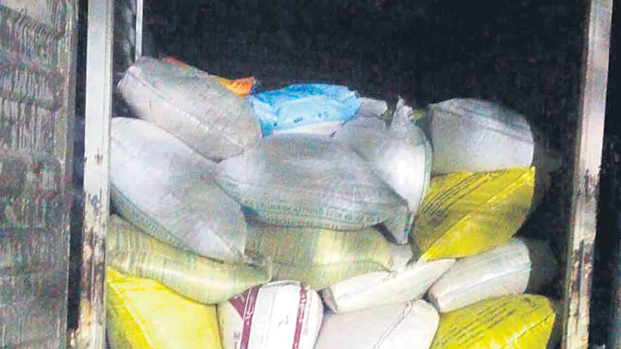 పీడీఎస్‌ బియ్యం పక్కదారి