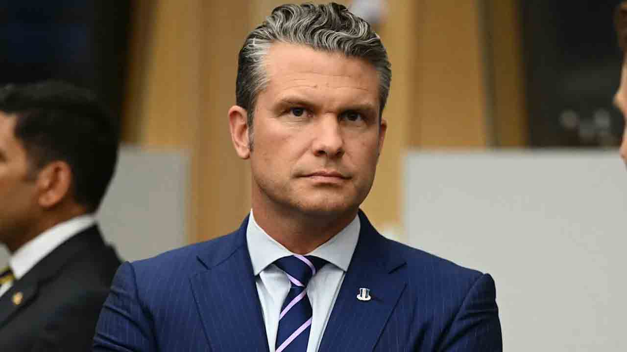 Pete Hegseth | విండ్‌షీల్డ్‌లో పగుళ్లు.. అమెరికా రక్షణ మంత్రి విమానం అత్యవసర ల్యాండింగ్‌