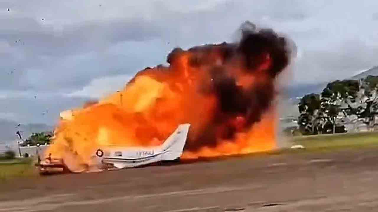 Plane Crashes | టేకాఫ్‌ అవుతూ కుప్పకూలిన విమానం.. ఎగసిపడ్డ మంటలు.. VIDEO