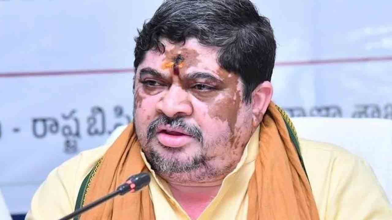 ఆ దున్నపోతుగానికి ఏం తెలుసు ?.. సహచర మంత్రిపై పొన్నం వివాదాస్పద వ్యాఖ్యలు