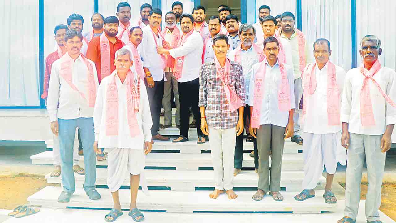 బీఆర్ఎస్లో చేరికల జోష్