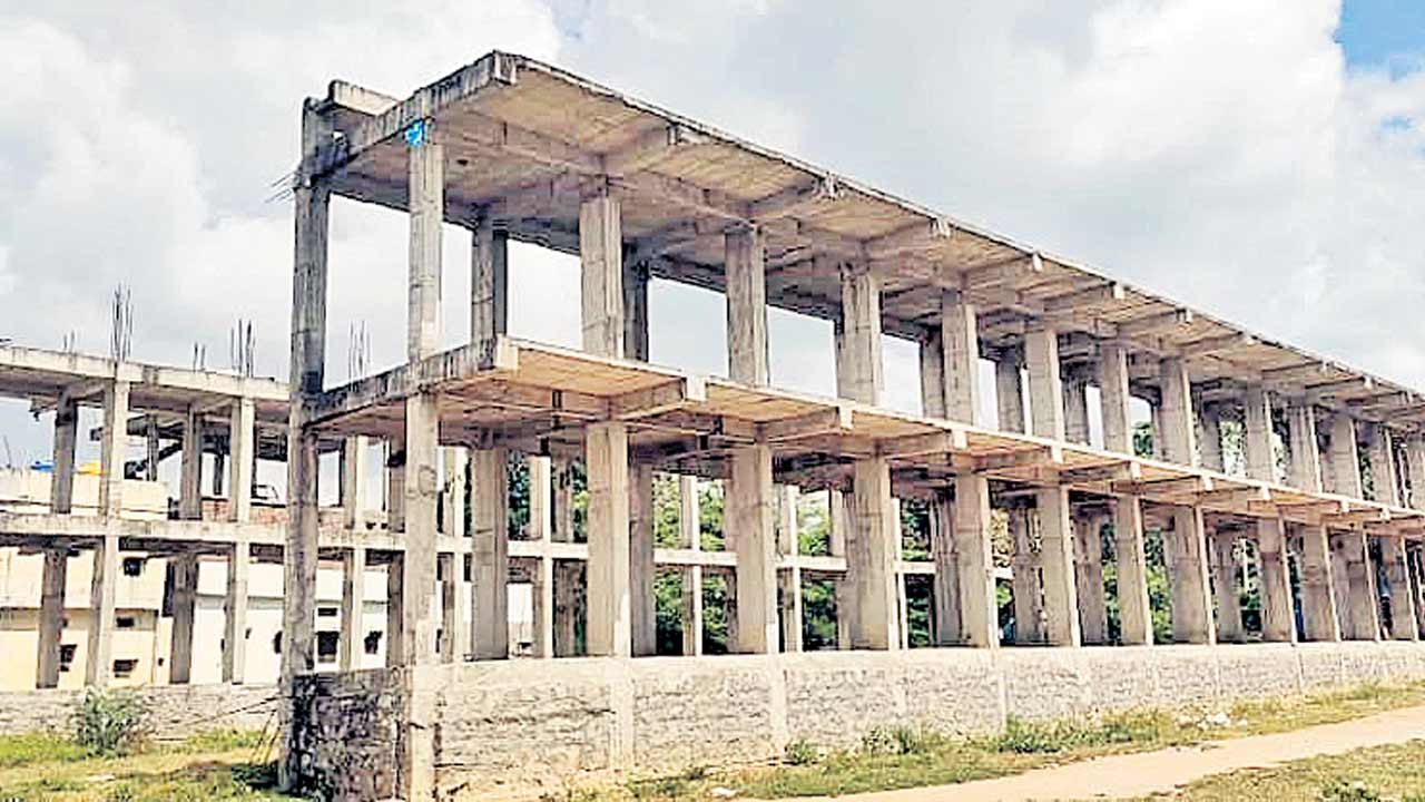 బీఆర్ఎస్ ప్రభుత్వ సంకల్పానికి కాంగ్రెస్ సర్కార్ తూట్లు