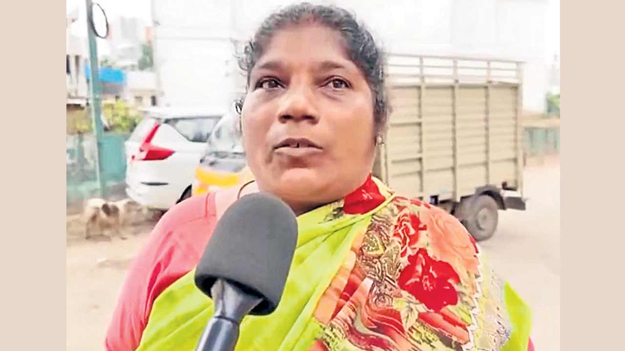 ఐదొందలకే గ్యాస్‌ అంటివి.. వెయ్యి తీసుకోవట్టే