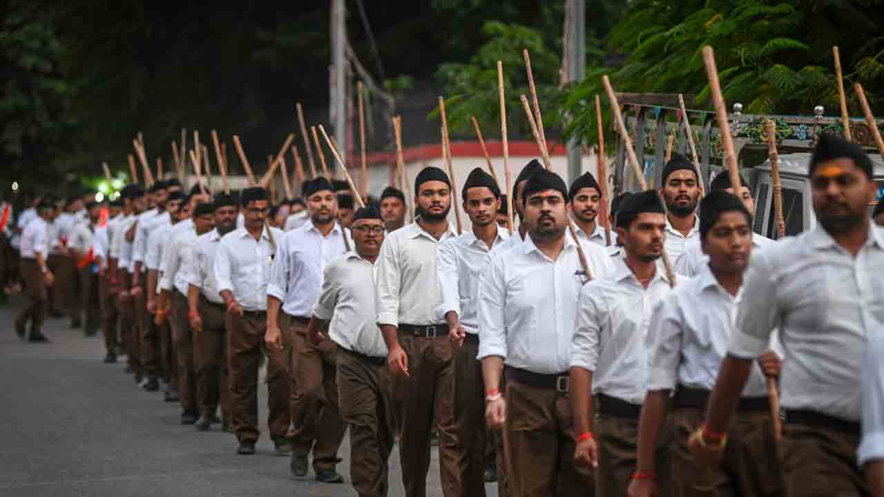 ఆర్‌ఎస్‌ఎస్‌పై కర్ణాటకలో ఆంక్షలు.. కొత్త నిబంధనలపై మంత్రివర్గం నిర్ణయం