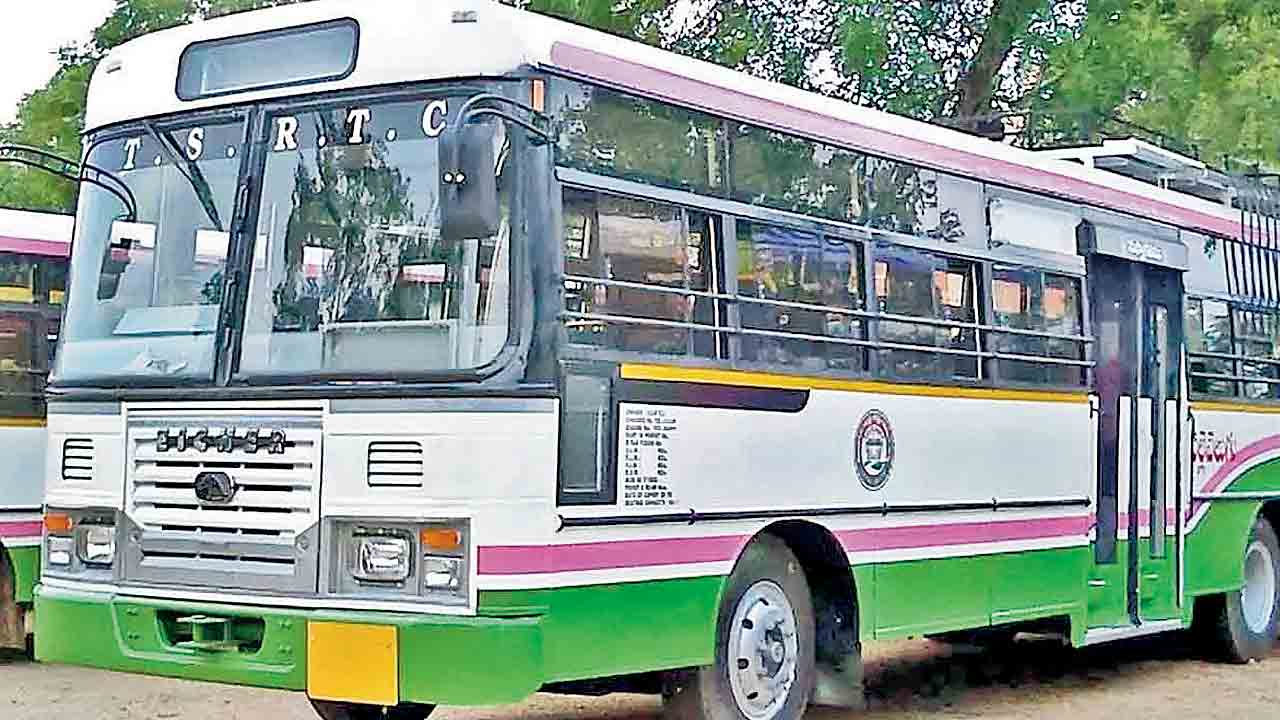 భార్యకు ఫ్రీ బస్సు.. భర్తకు డబుల్ రేటా?.. కేటీఆర్ ఫైర్