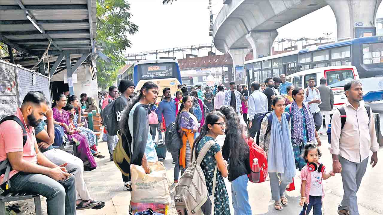 బస్సుల్లేవ్‌..