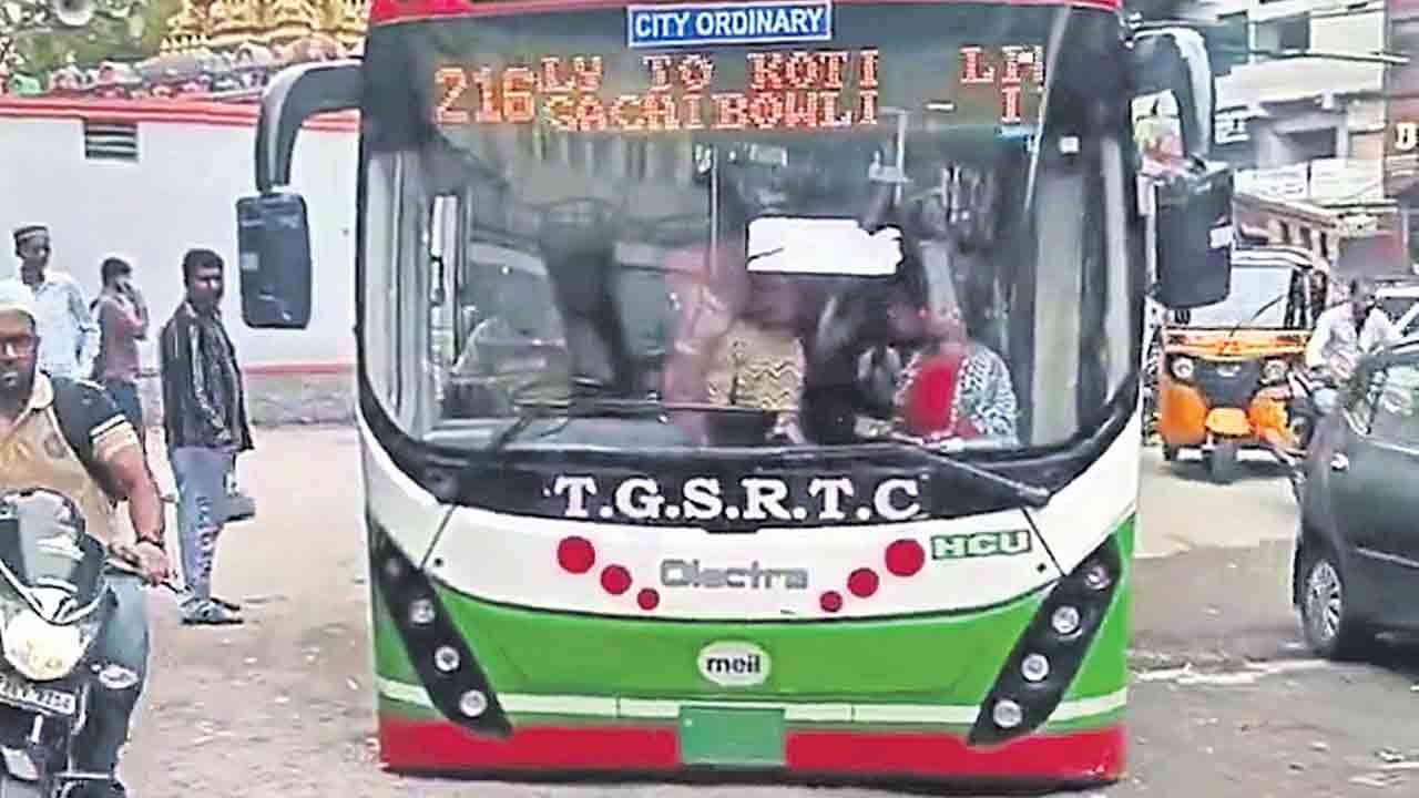 అధ్వాన రోడ్లు.. డొక్కు బస్సులు!