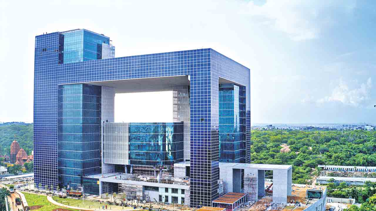 అమ్మేవాళ్లను పట్టుకోరు కొనేవాళ్లను గుర్తించరు