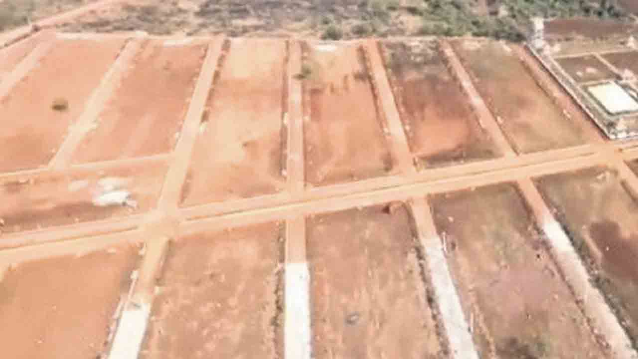 వేలానికి రాజీవ్ స్వగృహ ఓపెన్ ప్లాట్లు