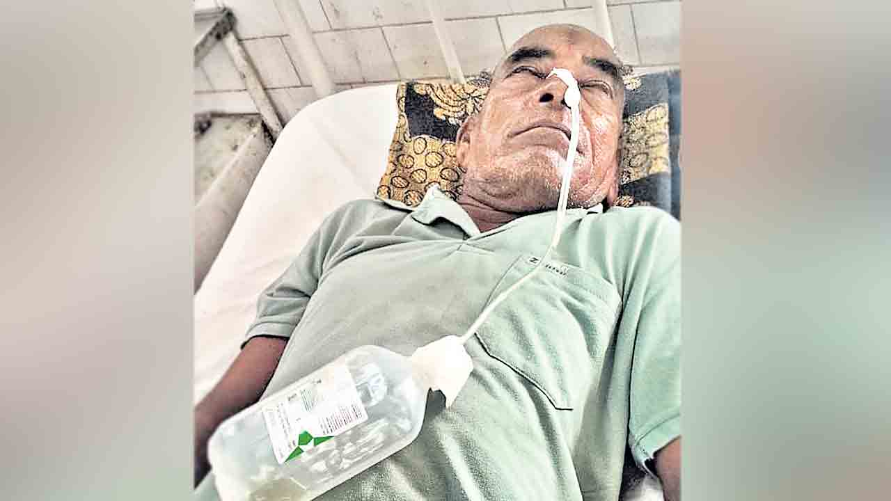 అప్పుల బాధతో రిటైర్డ్‌ ఆర్టీసీ డ్రైవర్‌ ఆత్మహత్యాయత్నం